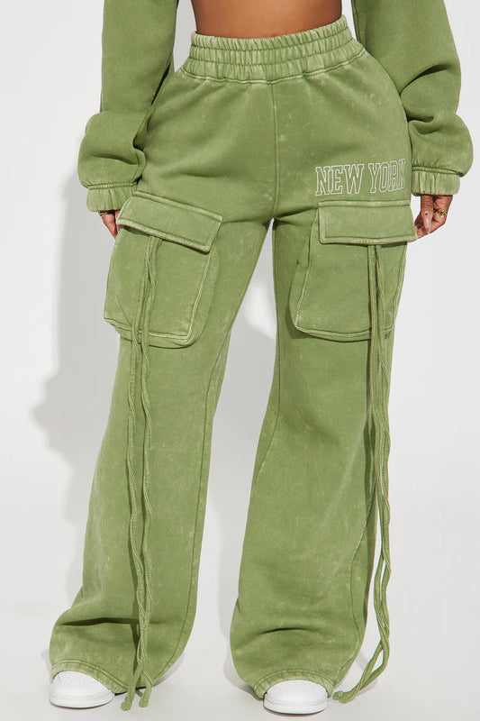 NEW YORK VIBES CARGO SWEATPANTS