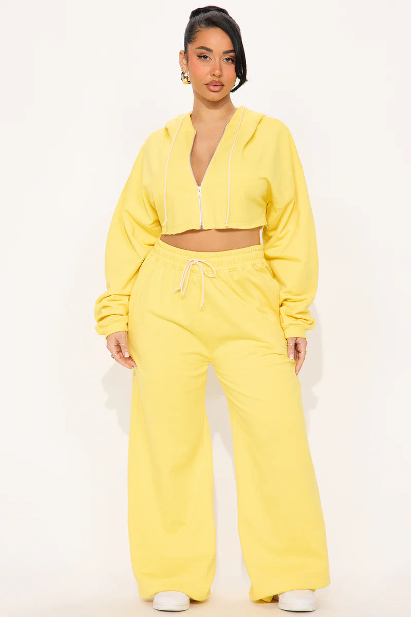 ON THE WAY SWEATPANT SET