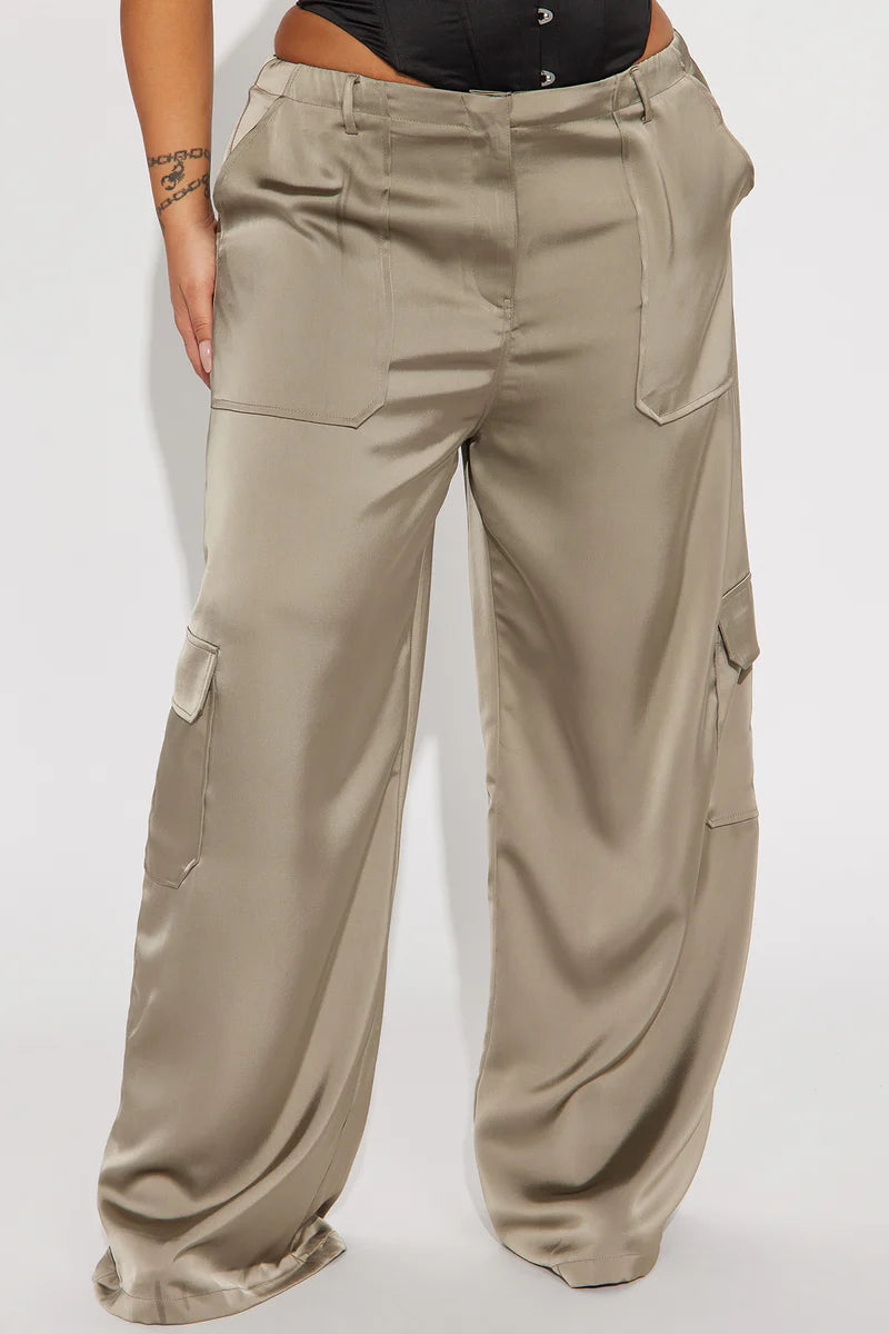 PRETTY GILR WALK SATIN CARGO