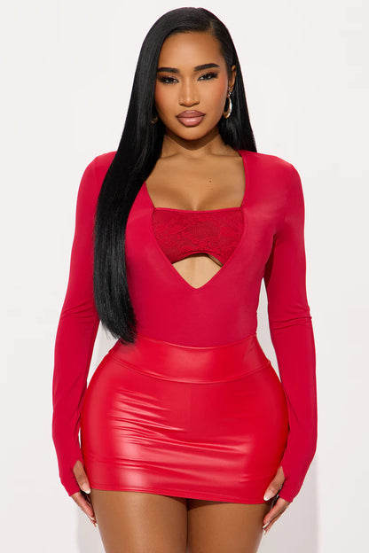 STANDING OVATION LONG SLEEVE HIGT CUT