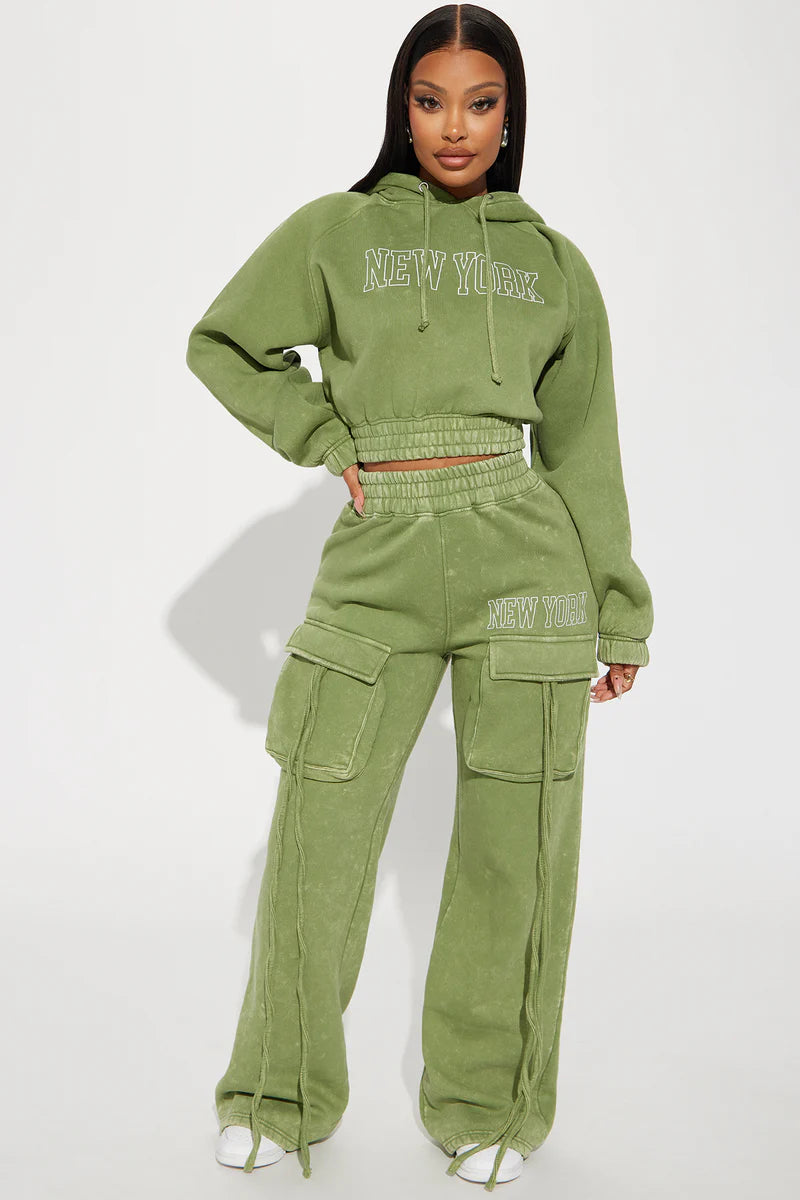 NEW YORK VIBES CARGO SWEATPANTS