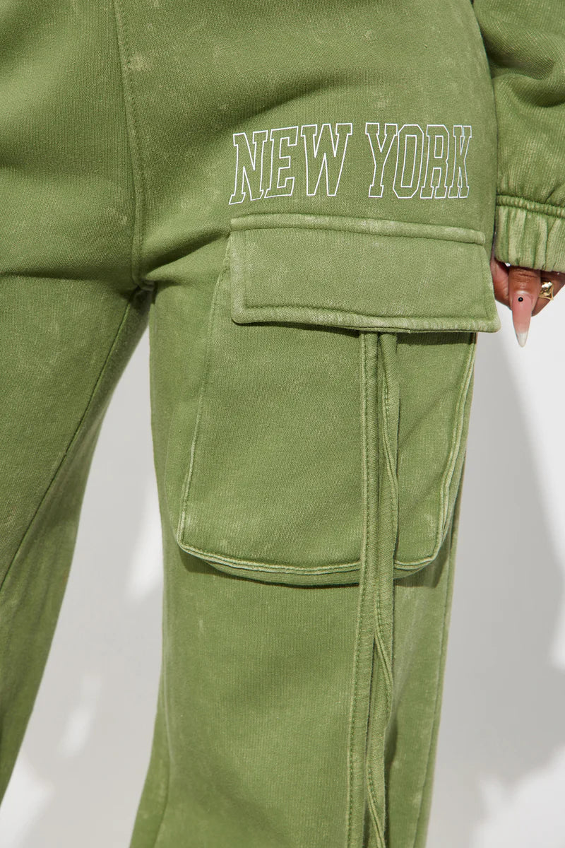 NEW YORK VIBES CARGO SWEATPANTS
