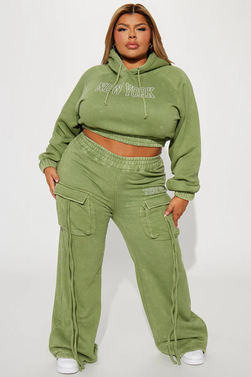 NEW YORK VIBES CARGO SWEATPANTS