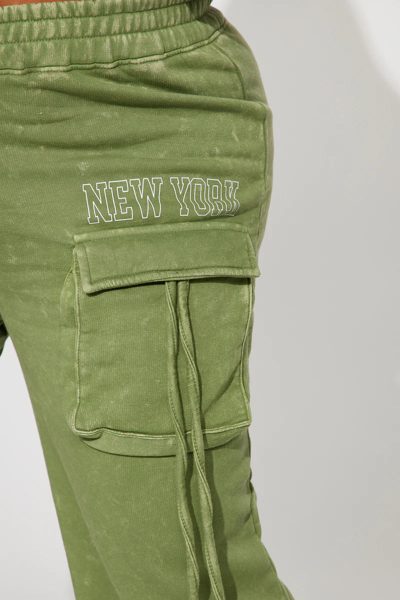 NEW YORK VIBES CARGO SWEATPANTS